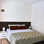 Apartments Zdjelar *