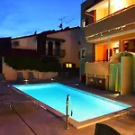 Apartments Zdjelar Apartment *