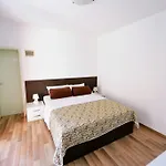 Apartments Zdjelar *