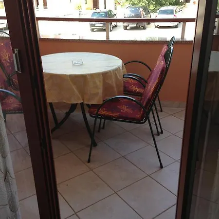 Apartments Zdjelar