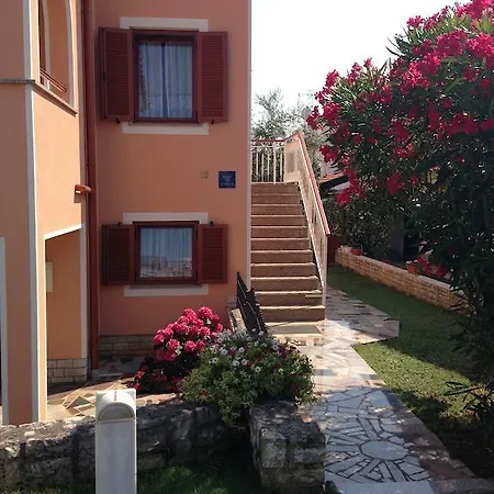 Apartment Apartments Zdjelar *