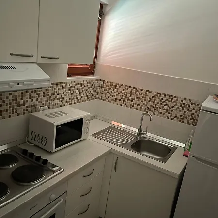 Apartments Zdjelar *