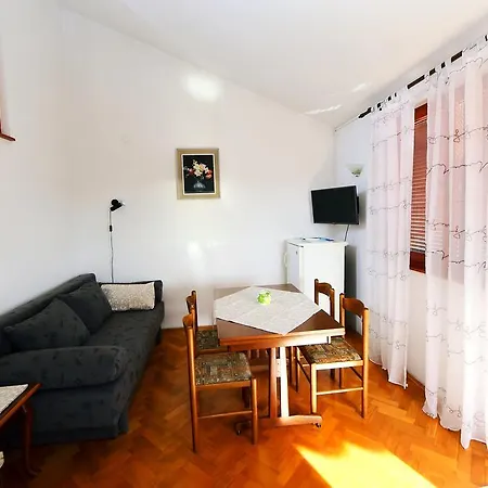 Apartment Apartments Zdjelar