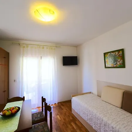 Apartments Zdjelar