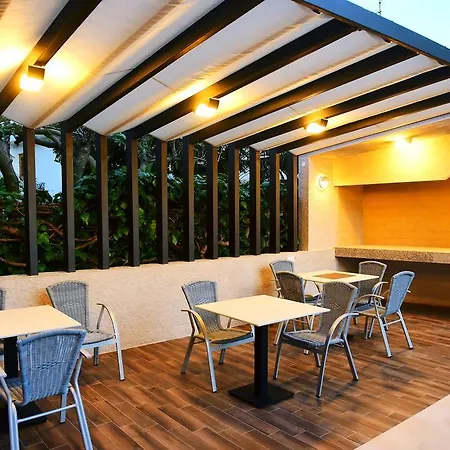 Apartment Apartments Zdjelar