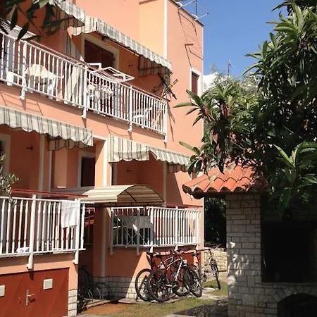 Apartment Apartments Zdjelar