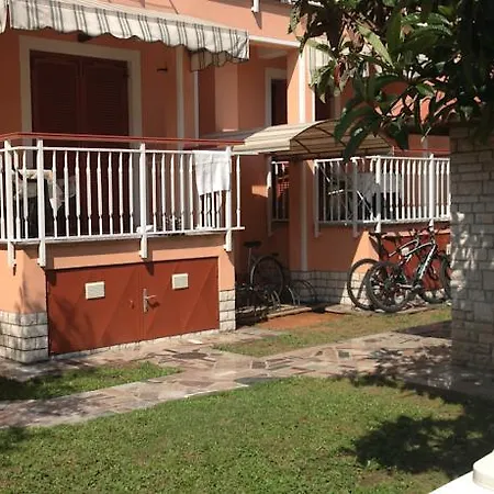 Apartments Zdjelar *